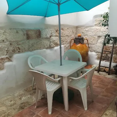 Guest house Borgo Salentino 2*